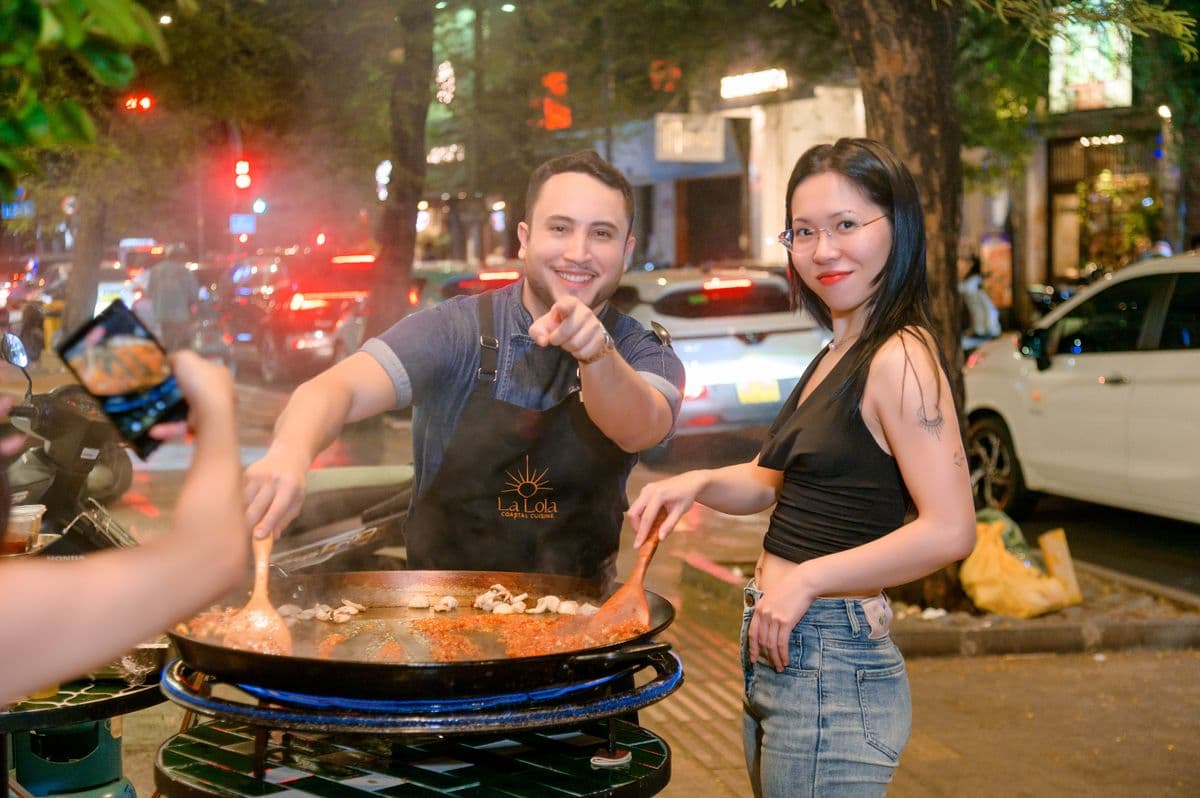 Guests enjoying La Lola Saigon Mediterranean restaurant - 5